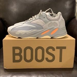 Yeezy boost 700